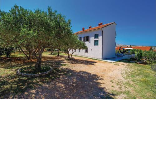 Nice apartment in Barbat with 3 Bedrooms and WiFi