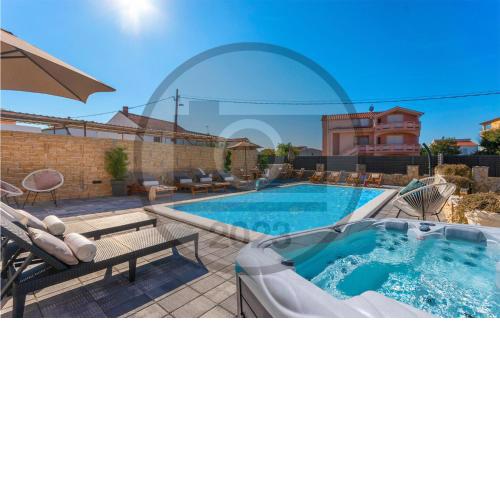 Nice apartment in Biograd na Moru with WiFi, Outdoor swimming pool and 2 Bedrooms