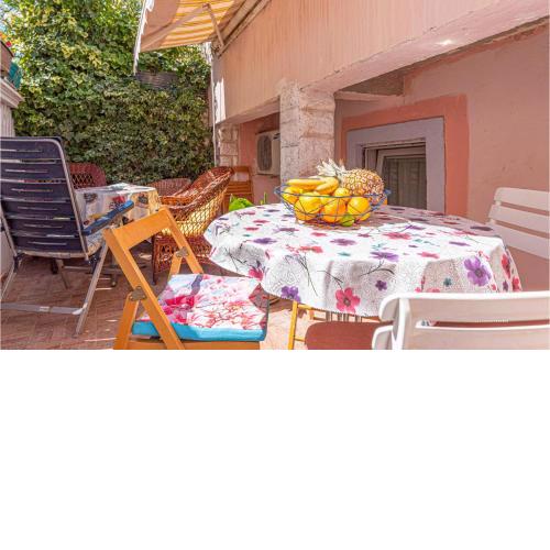 Nice apartment in Grebastica with WiFi and 2 Bedrooms