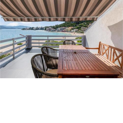 Nice apartment in Klek with WiFi and 3 Bedrooms