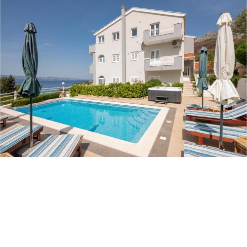 Nice Apartment In Lokva Rogoznica With Jacuzzi, Outdoor Swimming Pool And Swimming Pool