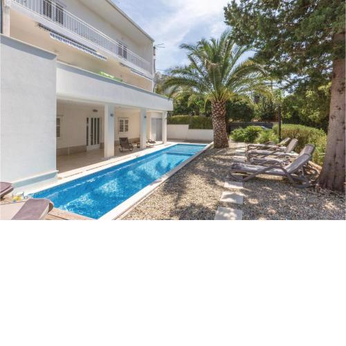 Nice apartment in Makarska with 1 Bedrooms, WiFi and Outdoor swimming pool