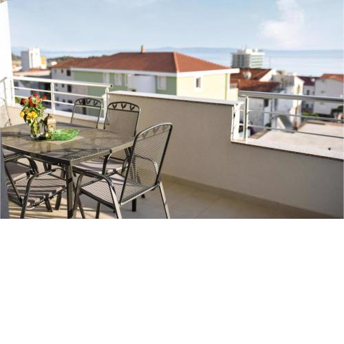 Nice Apartment In Makarska With Wifi And 3 Bedrooms 2