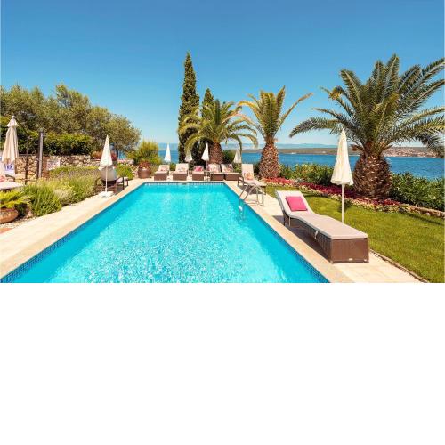 Nice apartment in Malinska with Outdoor swimming pool, 2 Bedrooms and Swimming pool