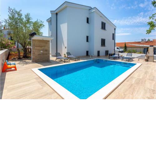 Nice apartment in Malinska with Outdoor swimming pool, WiFi and 2 Bedrooms