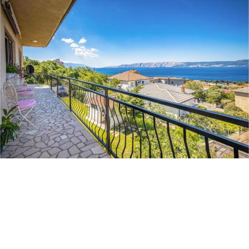 Nice apartment in Novi Vinodolski with 3 Bedrooms and WiFi