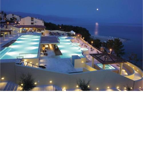 Nice Apartment In Novi Vinodolski With Sauna, Wifi And Swimming Pool