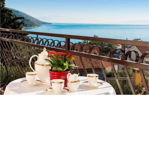 Nice apartment in Okrug Gornji with WiFi and 2 Bedrooms