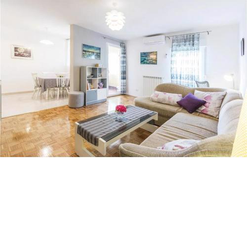 Nice apartment in Pula with 2 Bedrooms and WiFi