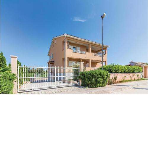 Nice apartment in Pula with 2 Bedrooms and WiFi