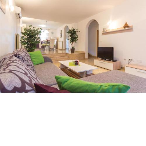 Nice apartment in Pula with 2 Bedrooms and WiFi