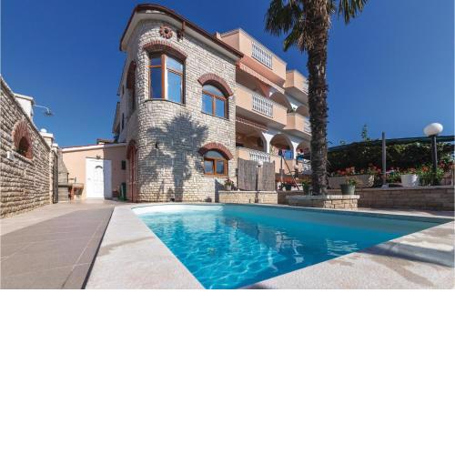 Nice apartment in Pula with 2 Bedrooms, WiFi and Outdoor swimming pool