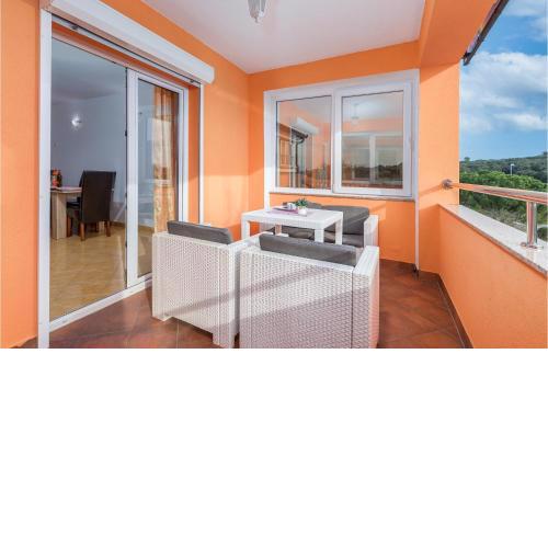 Nice apartment in Pula with 2 Bedrooms
