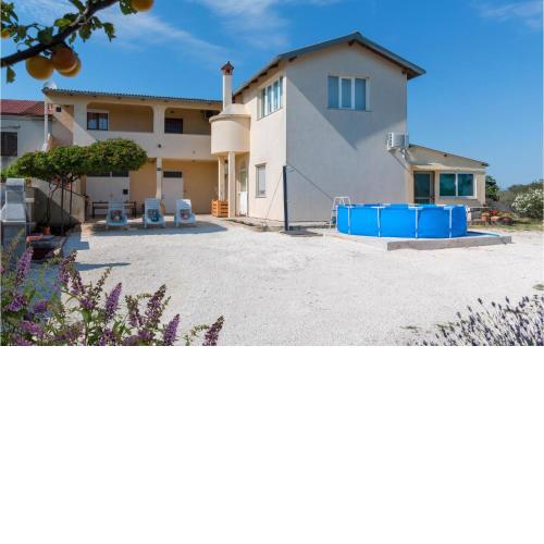 Nice apartment in Pula with 3 Bedrooms and WiFi