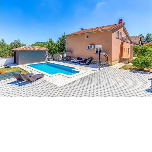 Nice apartment in Pula with 3 Bedrooms, WiFi and Outdoor swimming pool