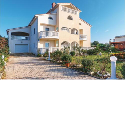 Nice apartment in Pula with 4 Bedrooms and WiFi