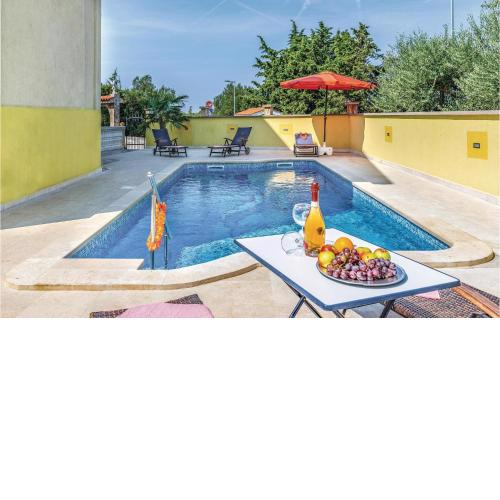 Nice apartment in Pula with 4 Bedrooms, WiFi and Outdoor swimming pool