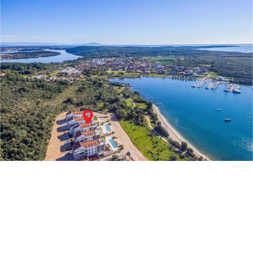 Nice apartment in Pula with Outdoor swimming pool and 2 Bedrooms