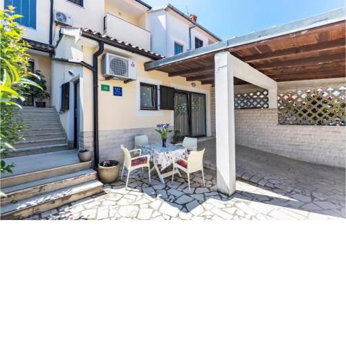 Nice apartment in Pula with WiFi and 1 Bedrooms