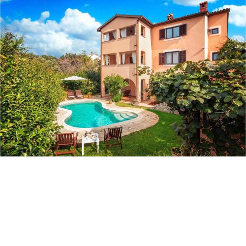 Nice Apartment In Pula With Wifi, Outdoor Swimming Pool And Jacuzzi