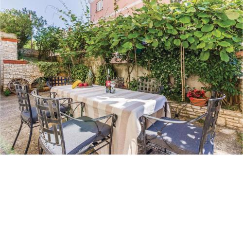 Nice apartment in Pula with WiFi