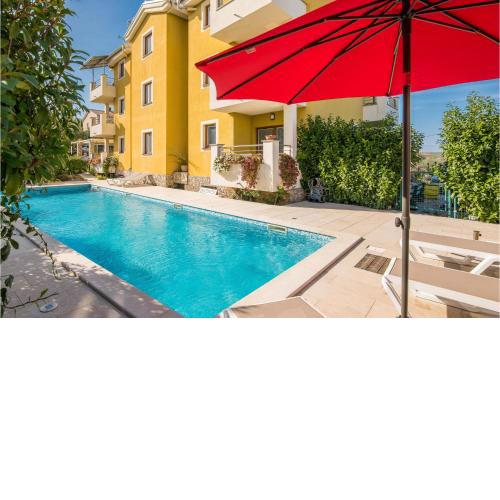 Nice Apartment In Salatici With 2 Bedrooms, Wifi And Outdoor Swimming Pool