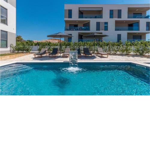 Nice apartment in Sveti Filip i Jakov with WiFi, Heated swimming pool and 2 Bedrooms