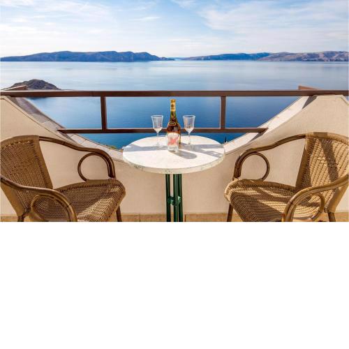 Nice apartment in Sveti Juraj with 4 Bedrooms and WiFi
