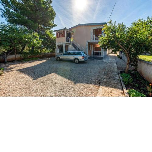 Nice apartment in Vir with WiFi and 2 Bedrooms
