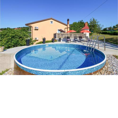 Nice apartment in Viskovo with 2 Bedrooms and WiFi