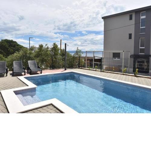 Nice apartment with shared swimming pool only 500m from the beach and 4km from Trogir