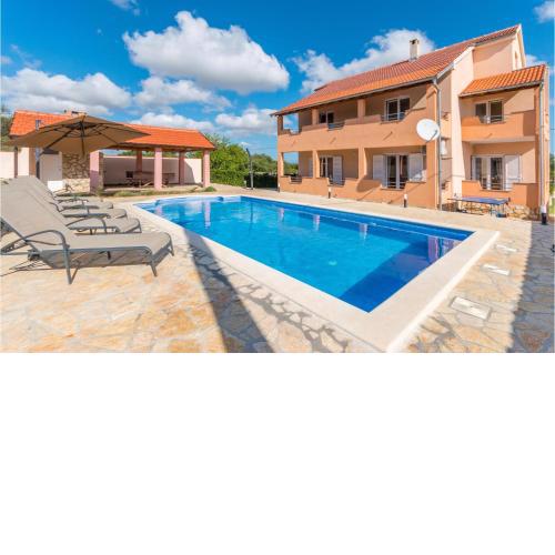 Nice Home In Biograd Na Moru With 5 Bedrooms, Wifi And Outdoor Swimming Pool