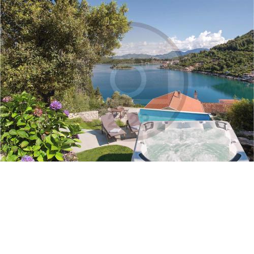 Nice Home In Blace With 2 Bedrooms, Outdoor Swimming Pool And Jacuzzi