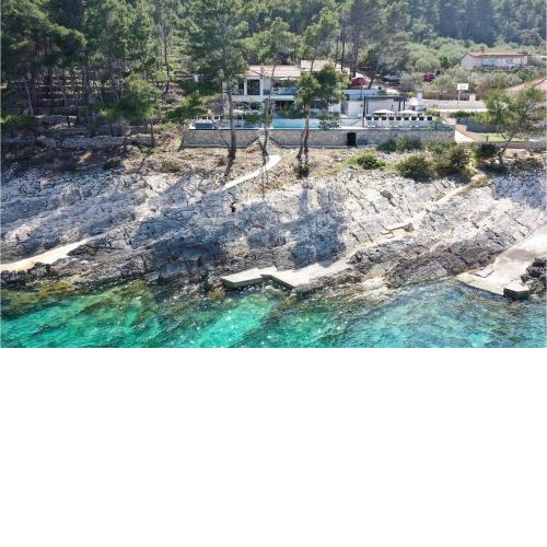 Nice home in Blato with Jacuzzi, 6 Bedrooms and Heated swimming pool