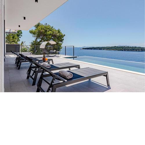 Nice home in Blato with Outdoor swimming pool and 2 Bedrooms