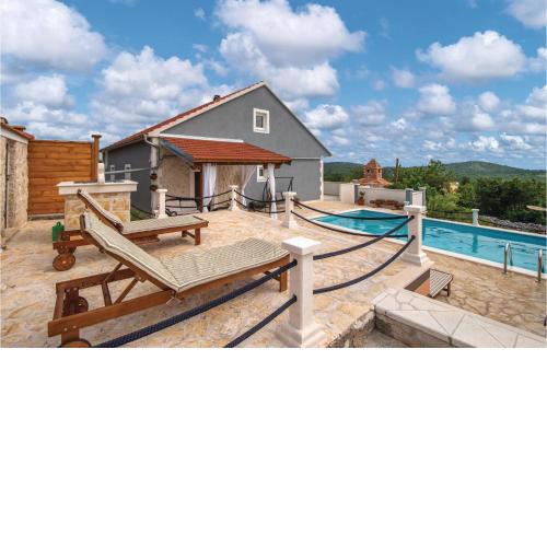 Nice home in Blizina Gornja with WiFi, Outdoor swimming pool and Heated swimming pool