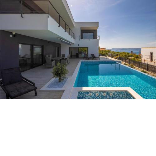 Nice Home In Crikvenica With Outdoor Swimming Pool, Jacuzzi And Sauna