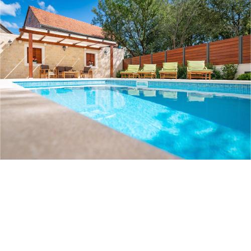 Nice home in Dicmo with Outdoor swimming pool, WiFi and 4 Bedrooms