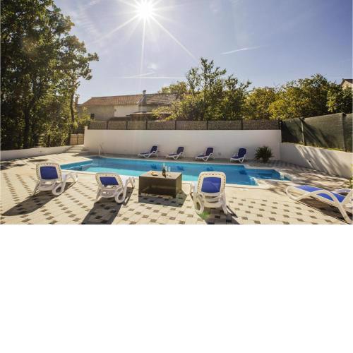 Nice Home In Gornji Vinjani With Outdoor Swimming Pool, Wifi And 3 Bedrooms