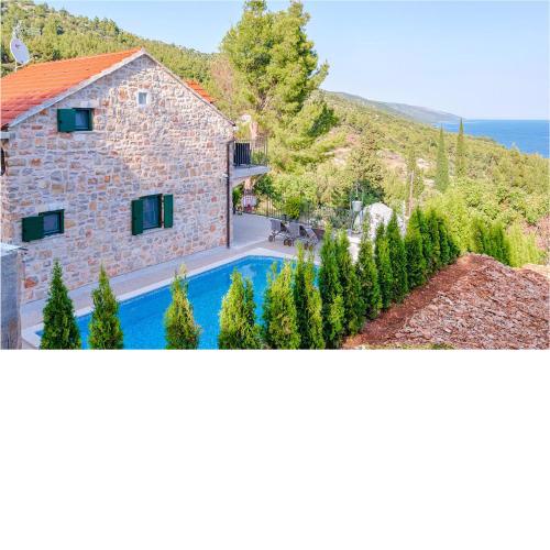 Nice Home In Gromin Dolac With 3 Bedrooms, Sauna And Private Swimming Pool