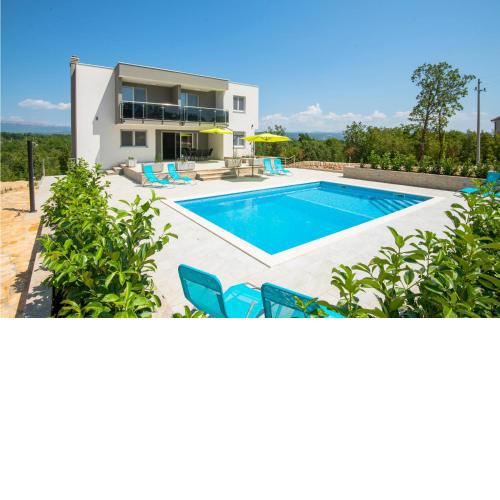 Nice home in Ivanbegovina with Outdoor swimming pool and 4 Bedrooms