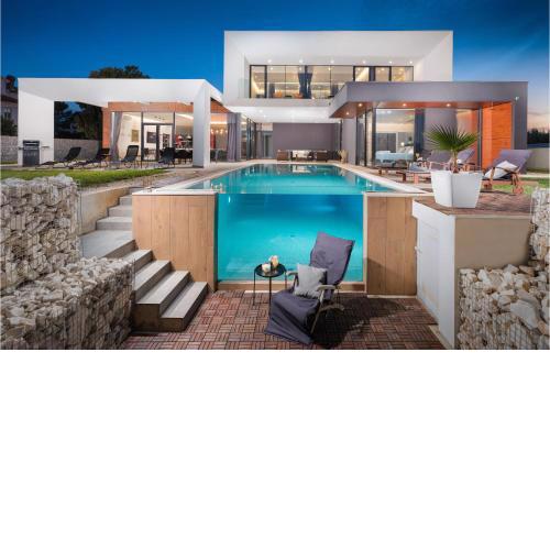 Nice home in Liznjan with 4 Bedrooms, WiFi and Outdoor swimming pool