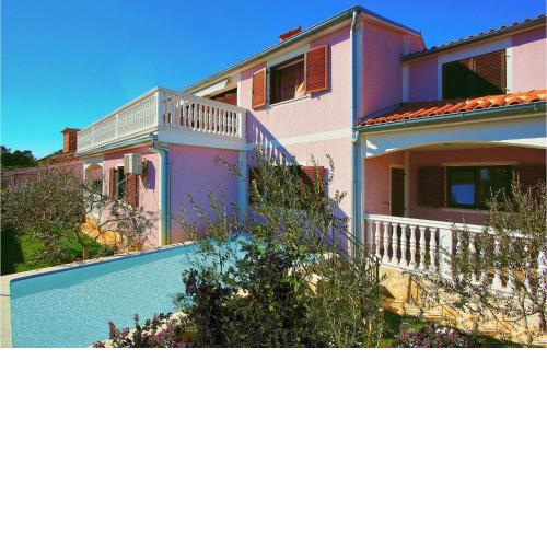 Nice home in Liznjan with 6 Bedrooms, WiFi and Outdoor swimming pool