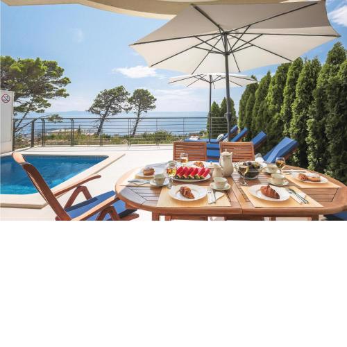 Nice Home In Makarska With Wifi, Outdoor Swimming Pool And Heated Swimming Pool
