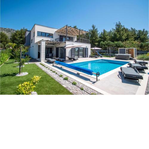 Nice Home In Orebic With 4 Bedrooms, Outdoor Swimming Pool And Heated Swimming Pool