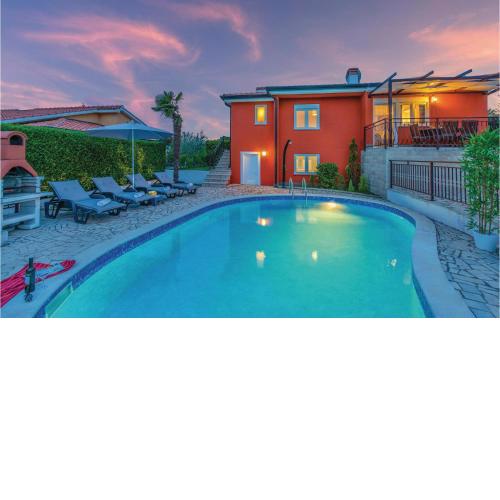 Nice Home In Porec With 2 Bedrooms, Private Swimming Pool And Outdoor Swimming Pool