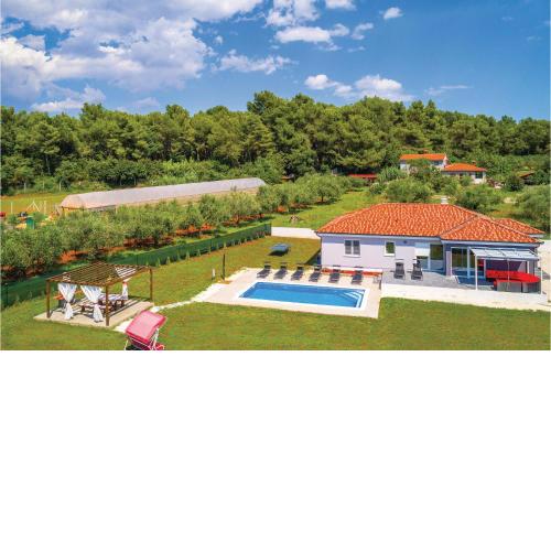 Nice home in Pula with 3 Bedrooms, WiFi and Outdoor swimming pool