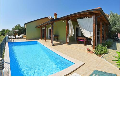 Nice home in Pula with 3 Bedrooms, WiFi and Outdoor swimming pool