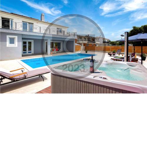 Nice Home In Pula With 4 Bedrooms, Outdoor Swimming Pool And Jacuzzi