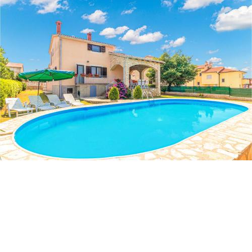Nice home in Pula with 4 Bedrooms, WiFi and Outdoor swimming pool
